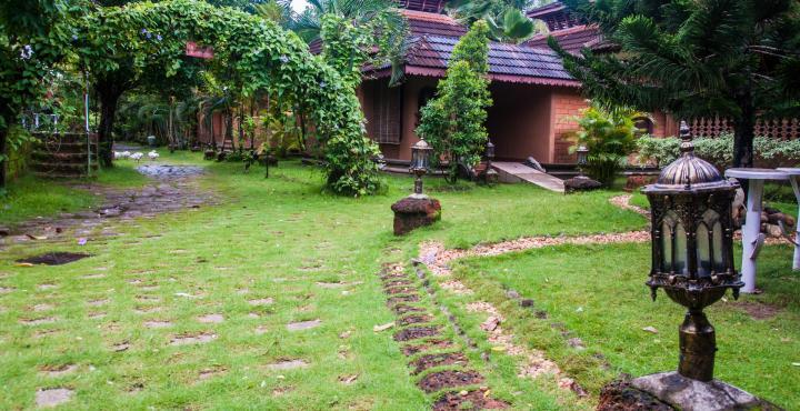 Pagoda Resorts Alappuzha Buitenkant foto