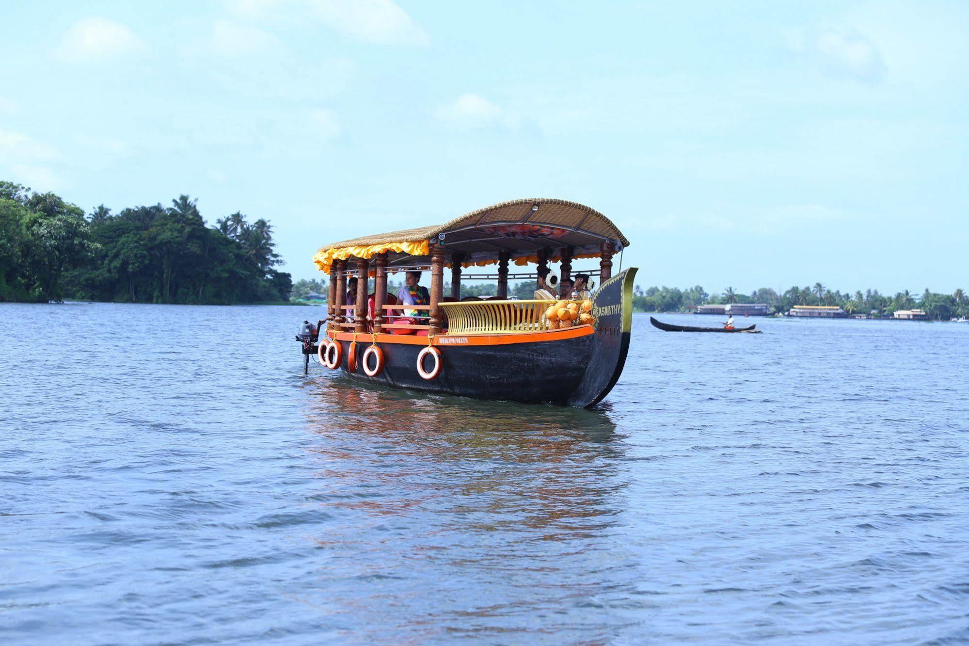 Pagoda Resorts Alappuzha Buitenkant foto