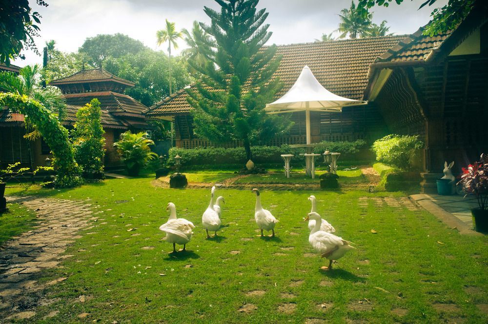 Pagoda Resorts Alappuzha Buitenkant foto